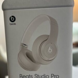 Beats Studio Pro Headphones - Sandstone.
